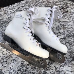 Lake Placid white ice skates (kid size 3.5, women size 4)